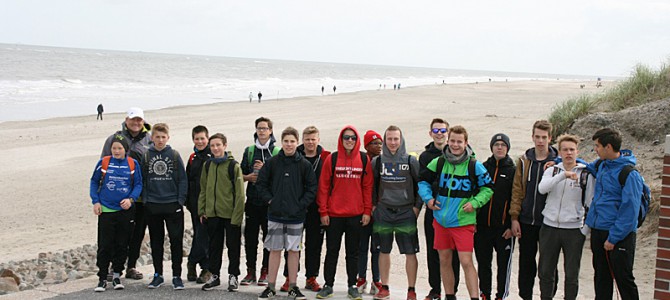 Fußball am Meer ein voller Erfolg: Kicken am Strand – Wattwanderung – Wasserski fahren