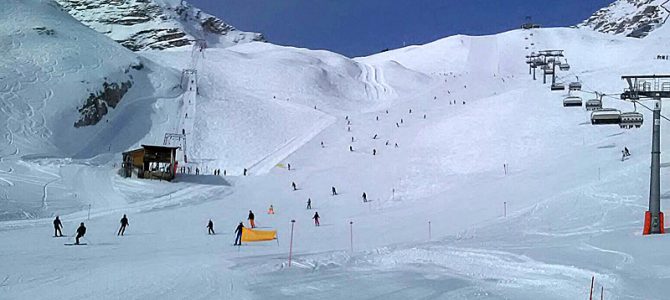 Pistenspaß bei bestem Wetter in Deutschlands höchstem Skigebiet