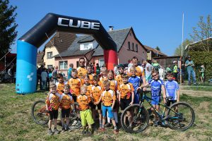 radsport-rennen-schneckenlohe-gruppenbild-aufmacherbild