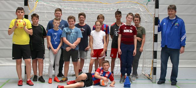 Fußball-Hallentraining für die Mittelschüler (7./8. Klasse)