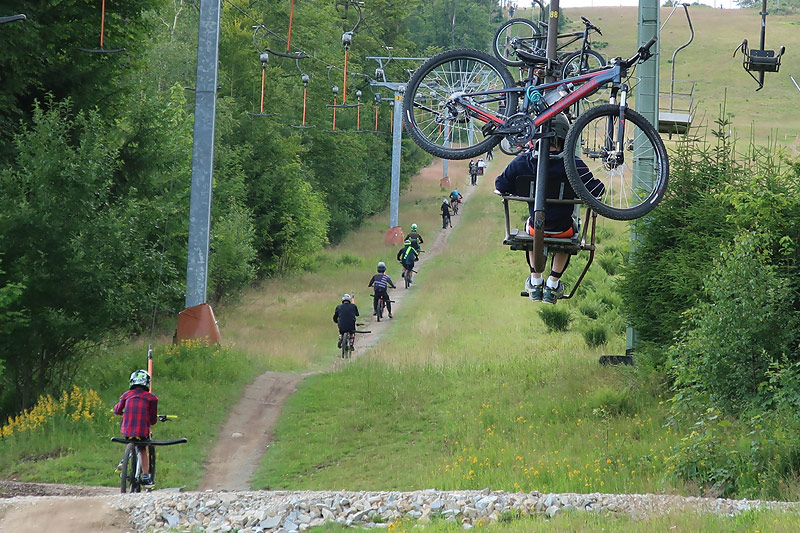 Bikepark-Spaß am Geißkopf Von der U7 bis zur U17 – 32 Teilnehmer/innen am Start