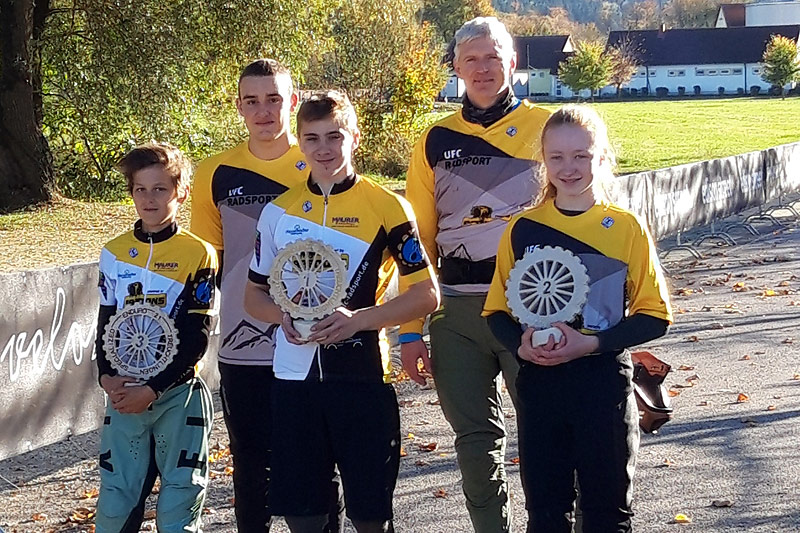 Treppchenplätze beim Specialized Enduro-Rennen in Treuchtlingen Kilian Krügl auf 1, Marlena Rieger auf 2, Nils Strauch auf 3 plus weitere gute Platzierungen