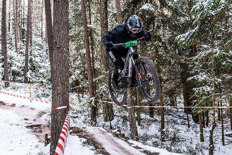 Unfallfreies Mountainbike-Rennen und super Stimmung auf vereisten Trails