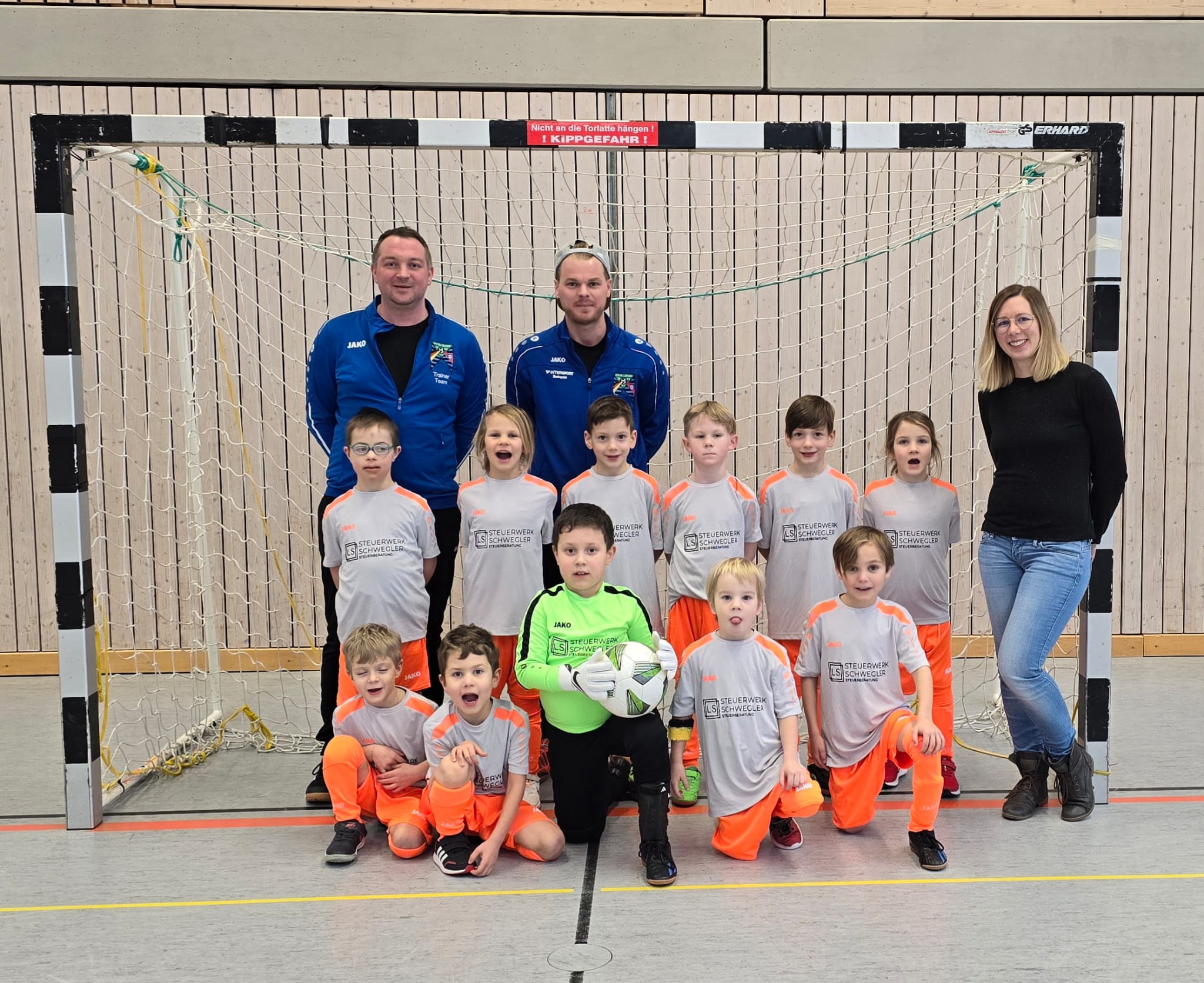 Neue Trikots für die U7-Fußballjugend des UFC Ellingen